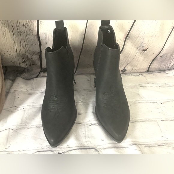 🐘 DV Flared Heel Boot - Picture 3 of 12